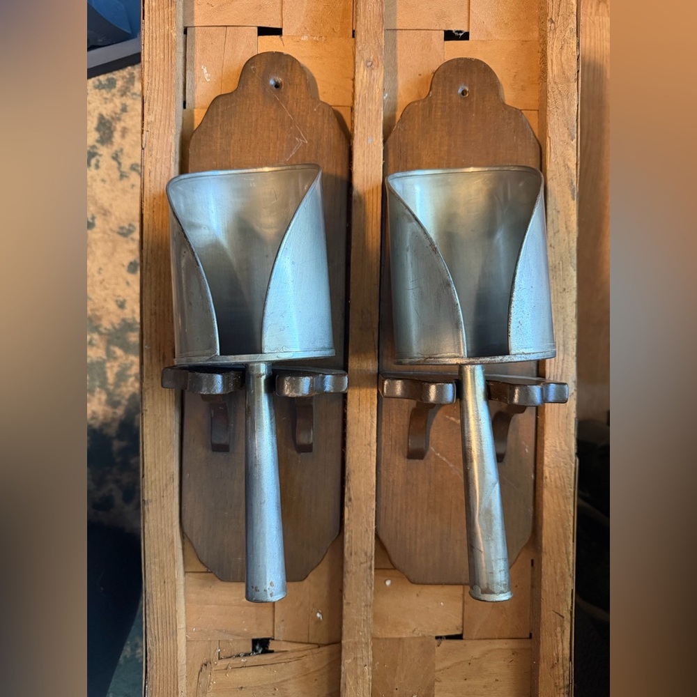 Vintage Wall-Mounted Candl Sconces
